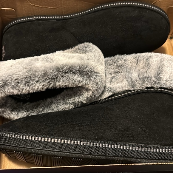 NEW ( no tags) Skechers slipper boots size 8 - Picture 7 of 7
